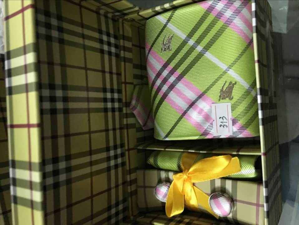 Kit Cravatta Burberry Compeltto Modello 16